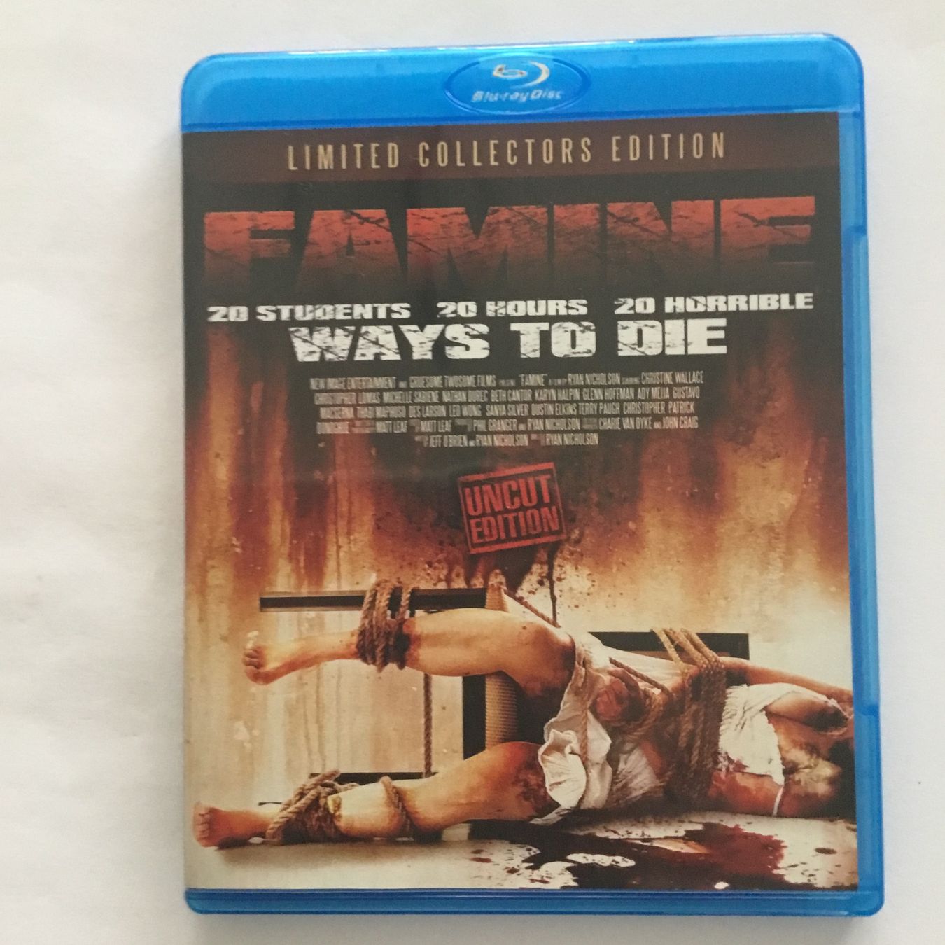 Tutti i DVDs: Famine Blu Ray Uncut Neu Wertig – Nuovo (secondo la descrizione) da Blauen venduto da sternchen66