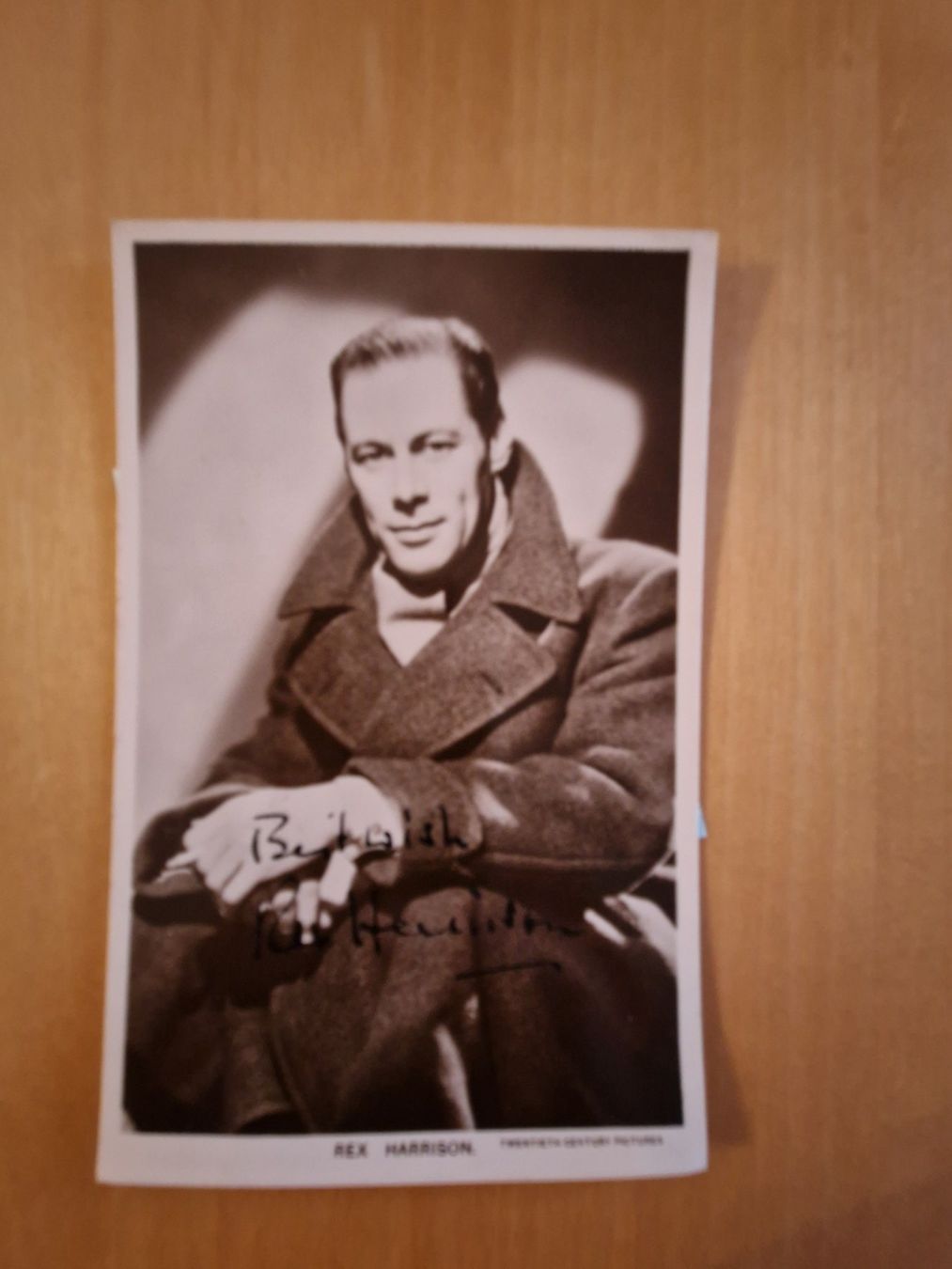 Autografi: Rex Harrison, Original Autogramm auf Karte in s/w – Usato da Salmsach venduto da Schusoa