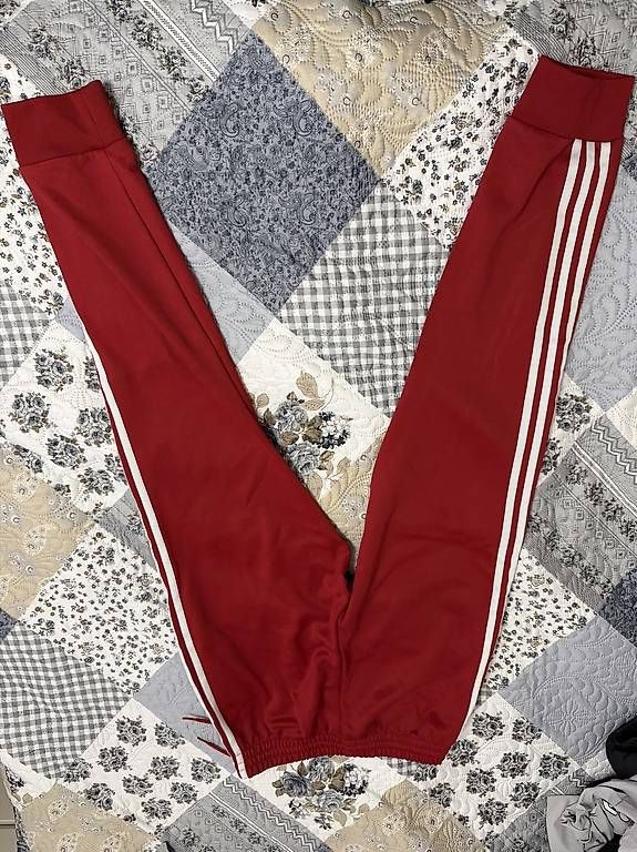 Adidas Hosen: Jogging Adidas taille M – Gebraucht aus Nyon von lio_5n8l 1