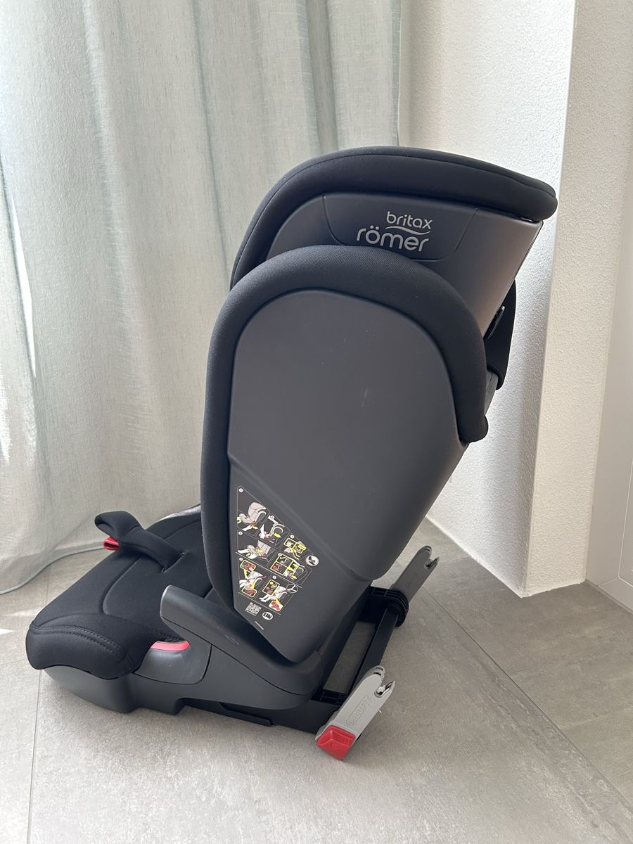Britax Römer Seggiolini per auto: Britax Römer Kidfix Z-Line Kindersitz Schwarz – Usato da Niederhelfenschwil venduto da Anna-1212 1