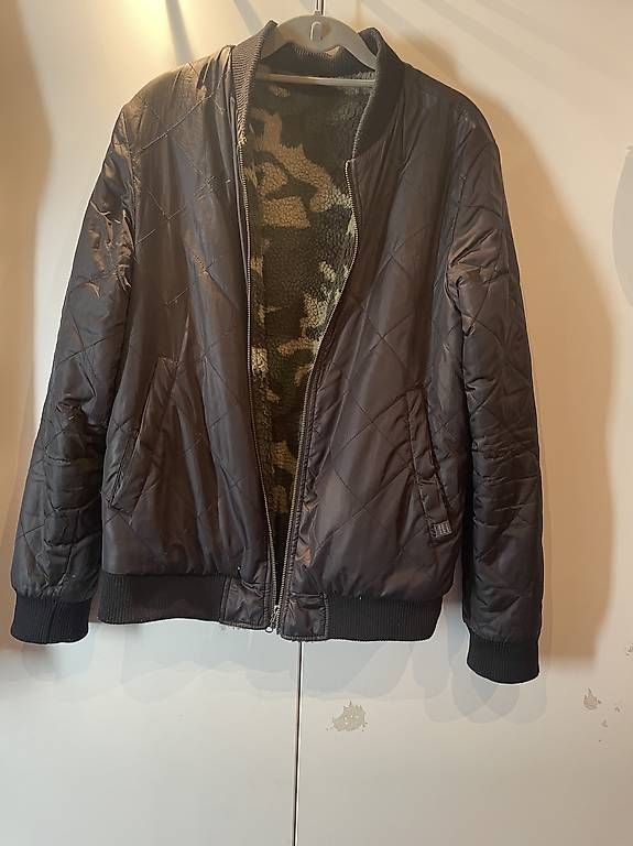 Giacche: Reversible schwarze/militär Jacke – Usato da Weisslingen venduto da Fiorellin7