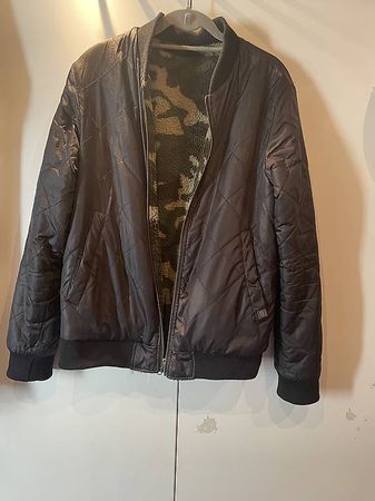 Reversible schwarze/militär Jacke