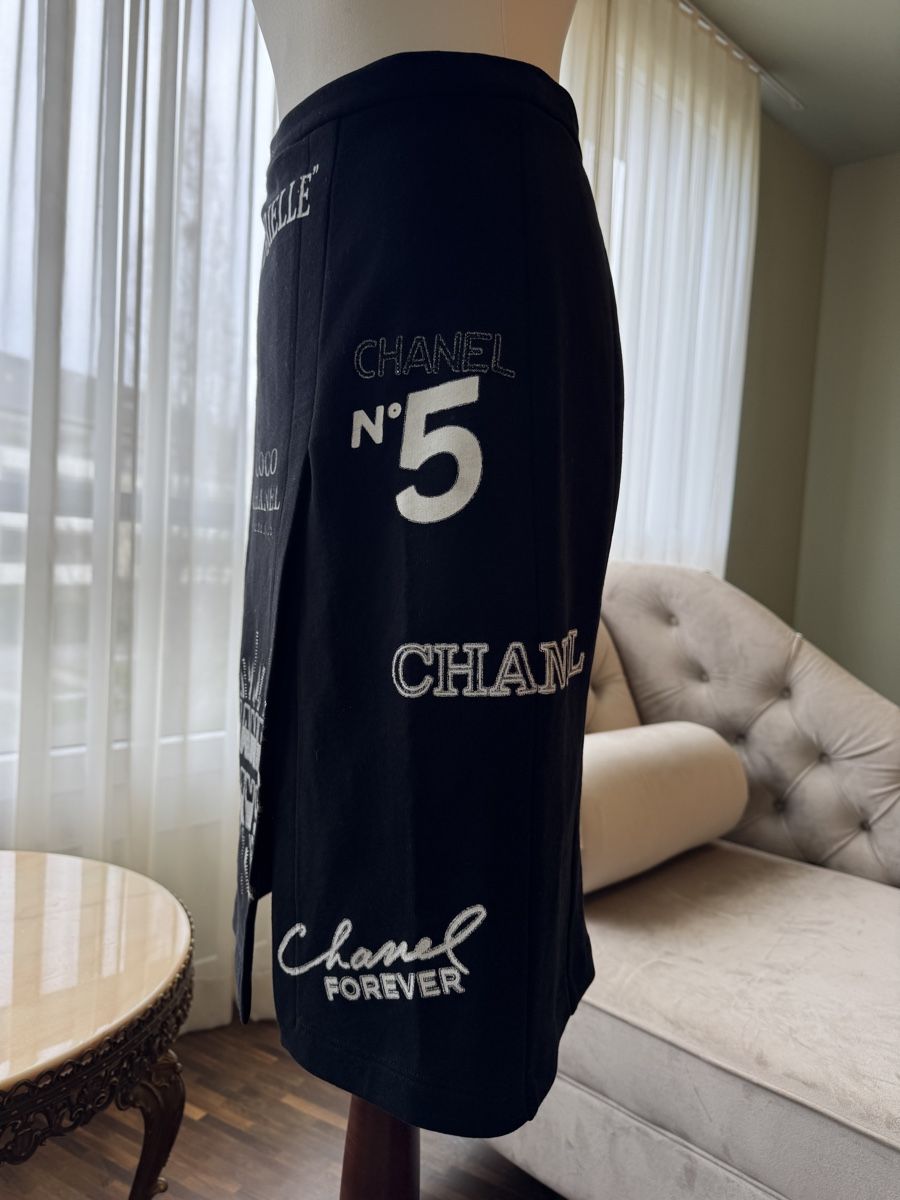 Chanel Gonne: Original Chanel Rock, Gr. XS, Schwarz - Einzigartiges Design – Nuovo (secondo la descrizione) da Baar venduto da TheArchive 5