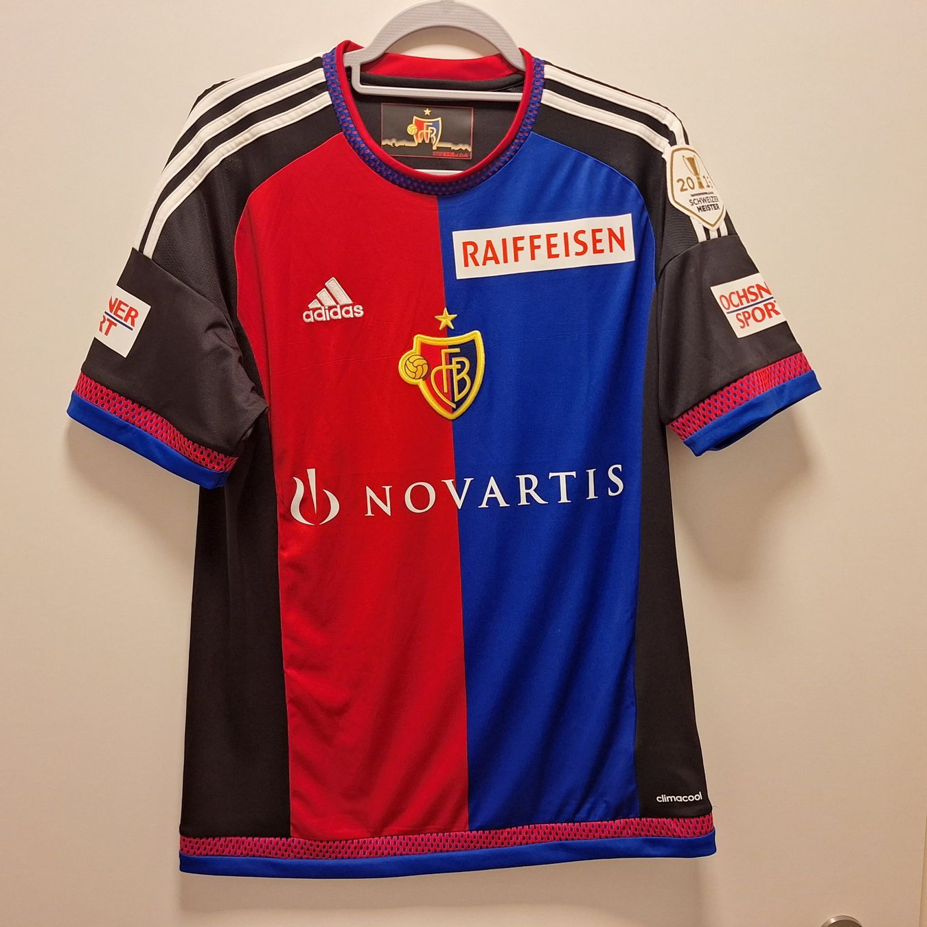 Maillots de corps & Pantalons: Adidas Fc Basel 2016 MasterCup edition M – D'occasion à Bellinzona par LA-ropa-de-Juan