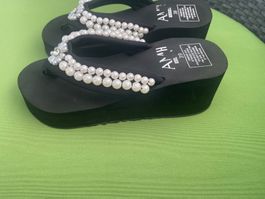 SUMMERTIME - stylische Flip-Flops mit Perlen, nero, 39