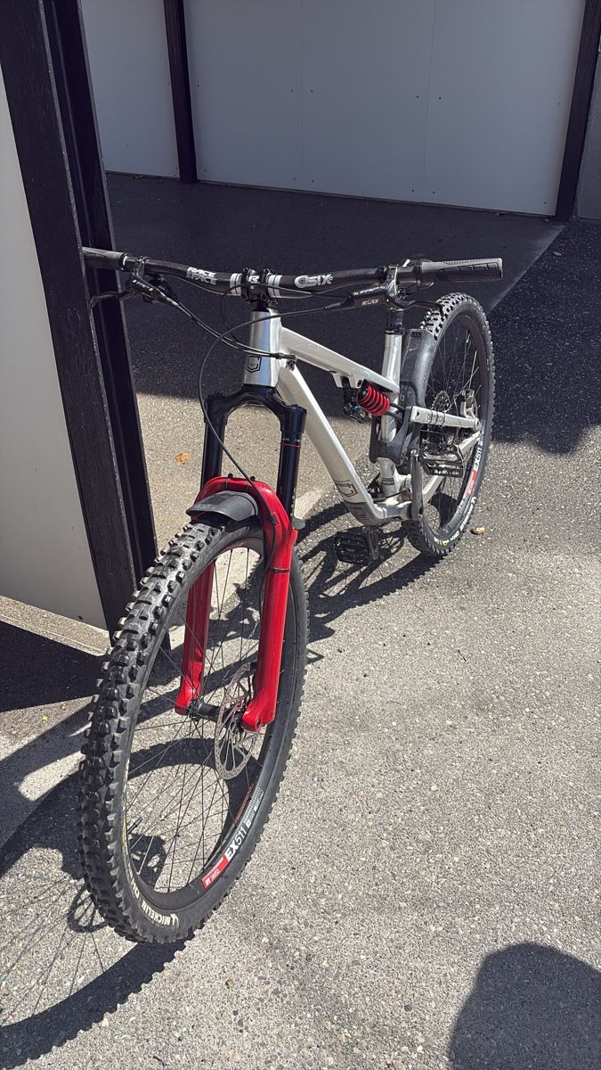 Velos: Commencal meta v4 tr – Gebraucht aus Maienfeld von Irniger-m-a-x