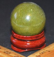 Deko - Heilstein – A-1222 Nanshan Jade Kugel 25mm mit Sockel