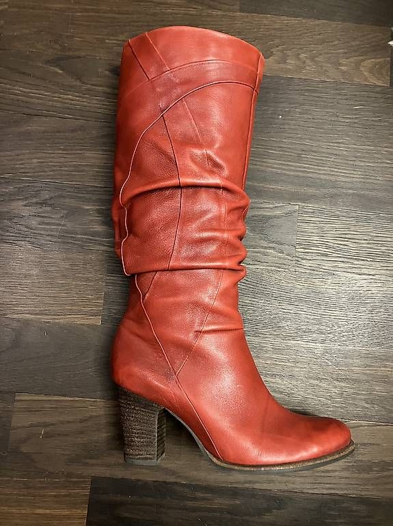 Chaussures femmes: Clarks Roter Stiefel Gr.38 – D'occasion à Lyss par stubenwagen