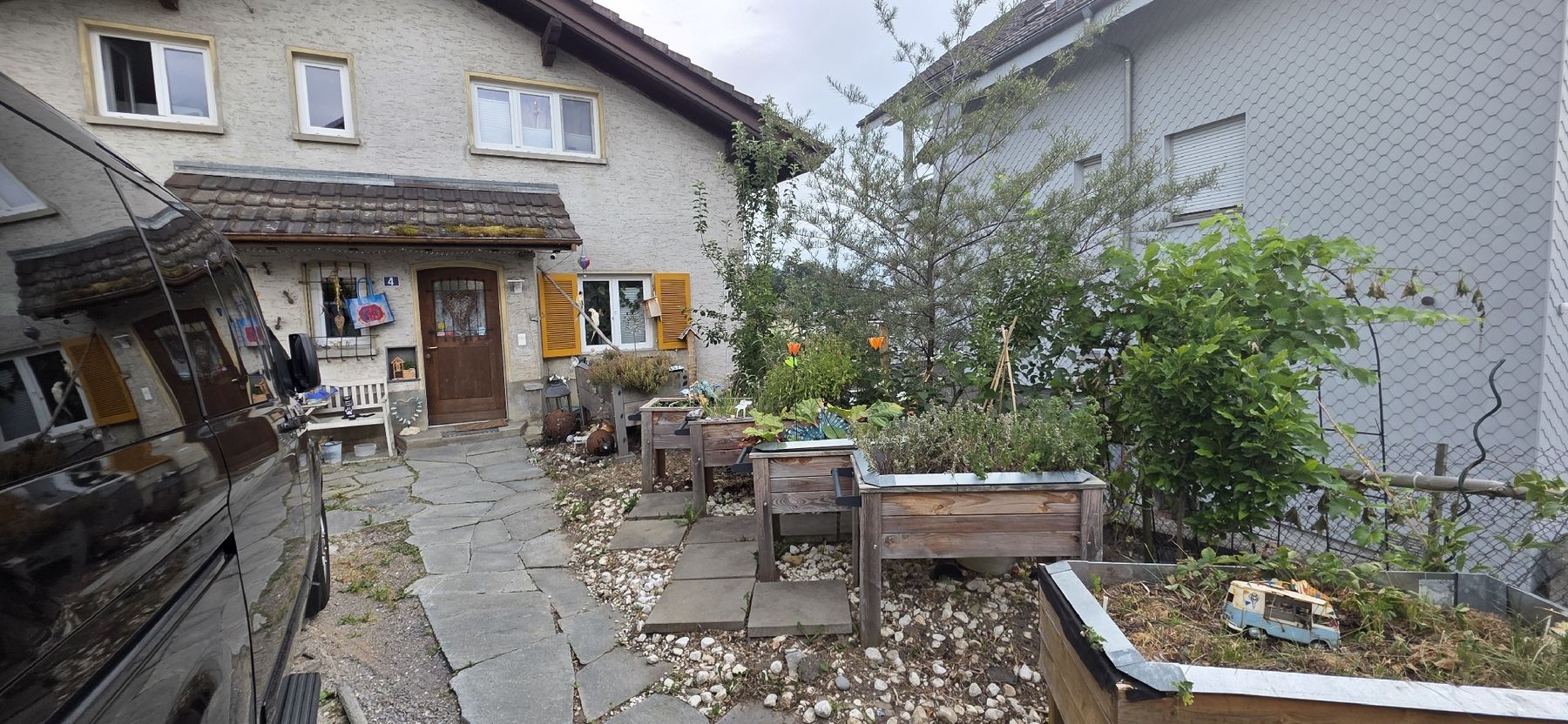 Vasi per fiori: 4 Hochbeet aus Holz mit Rollen und Griffen – Usato da Menzingen venduto da vannessa.studer 1