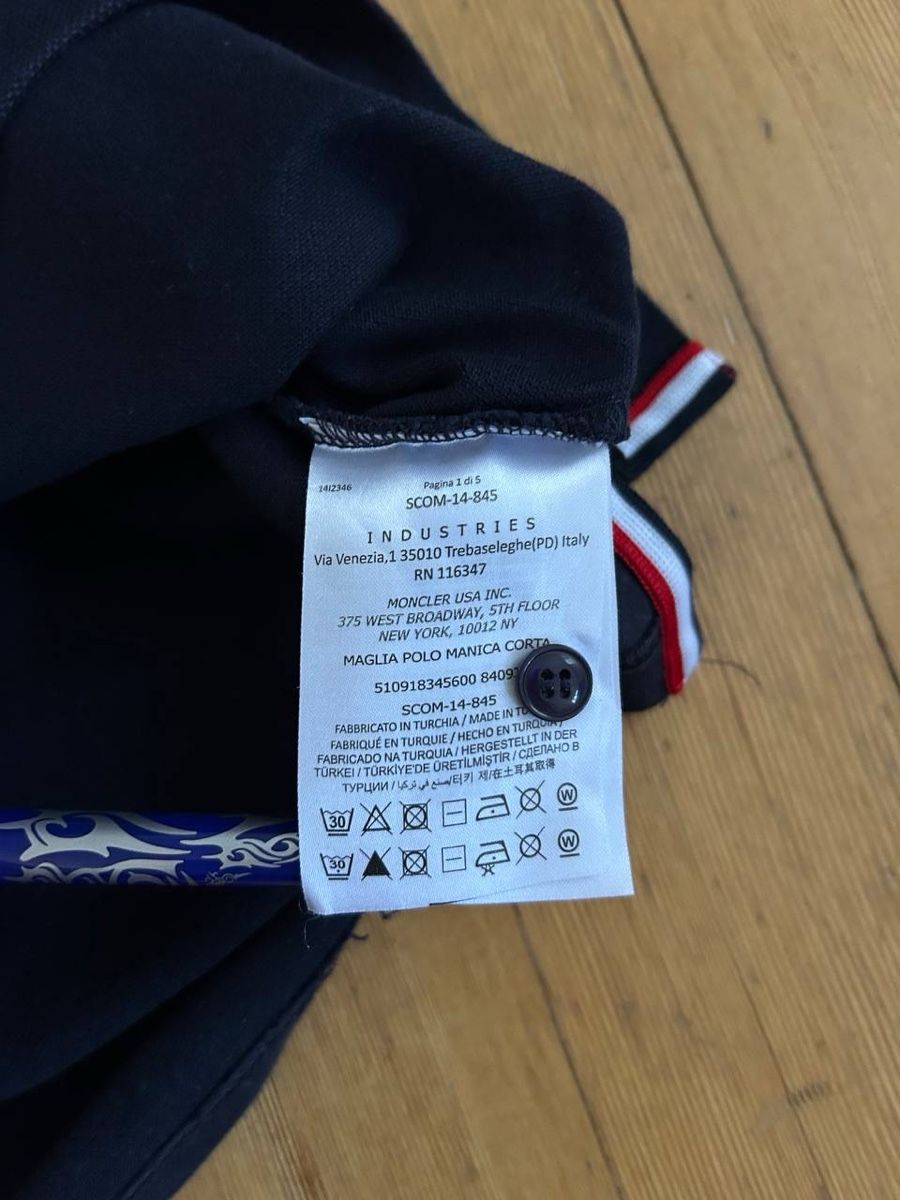 Moncler Magliette Polo: Polo Shirt Moncler – Nuovo (secondo la descrizione) da Bern venduto da Skandez 4