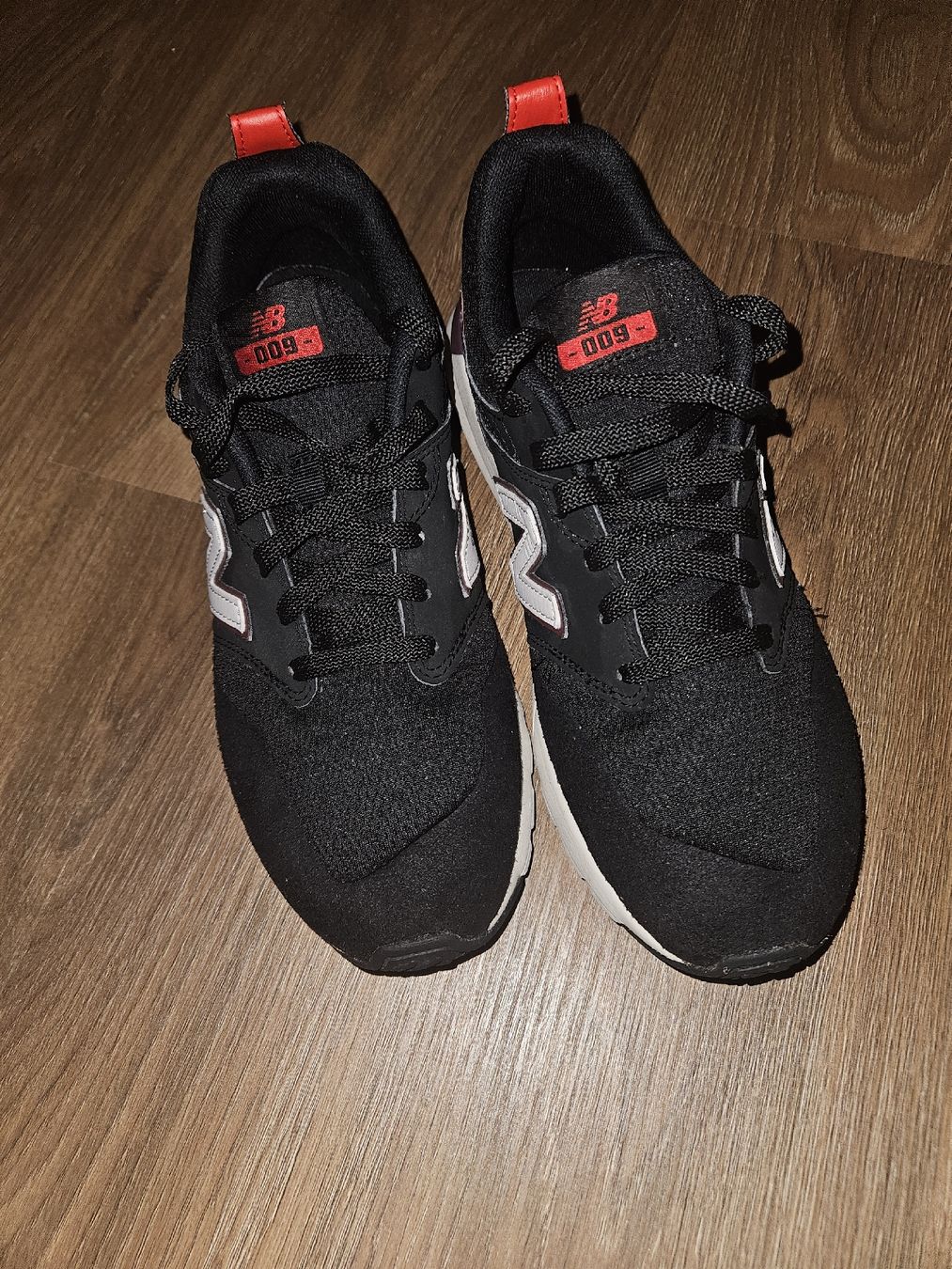 New Balance Scarpe da uomo: New Balance 009 - Baskets noires et rouges – Usato da Delemont venduto da ricky9420 1