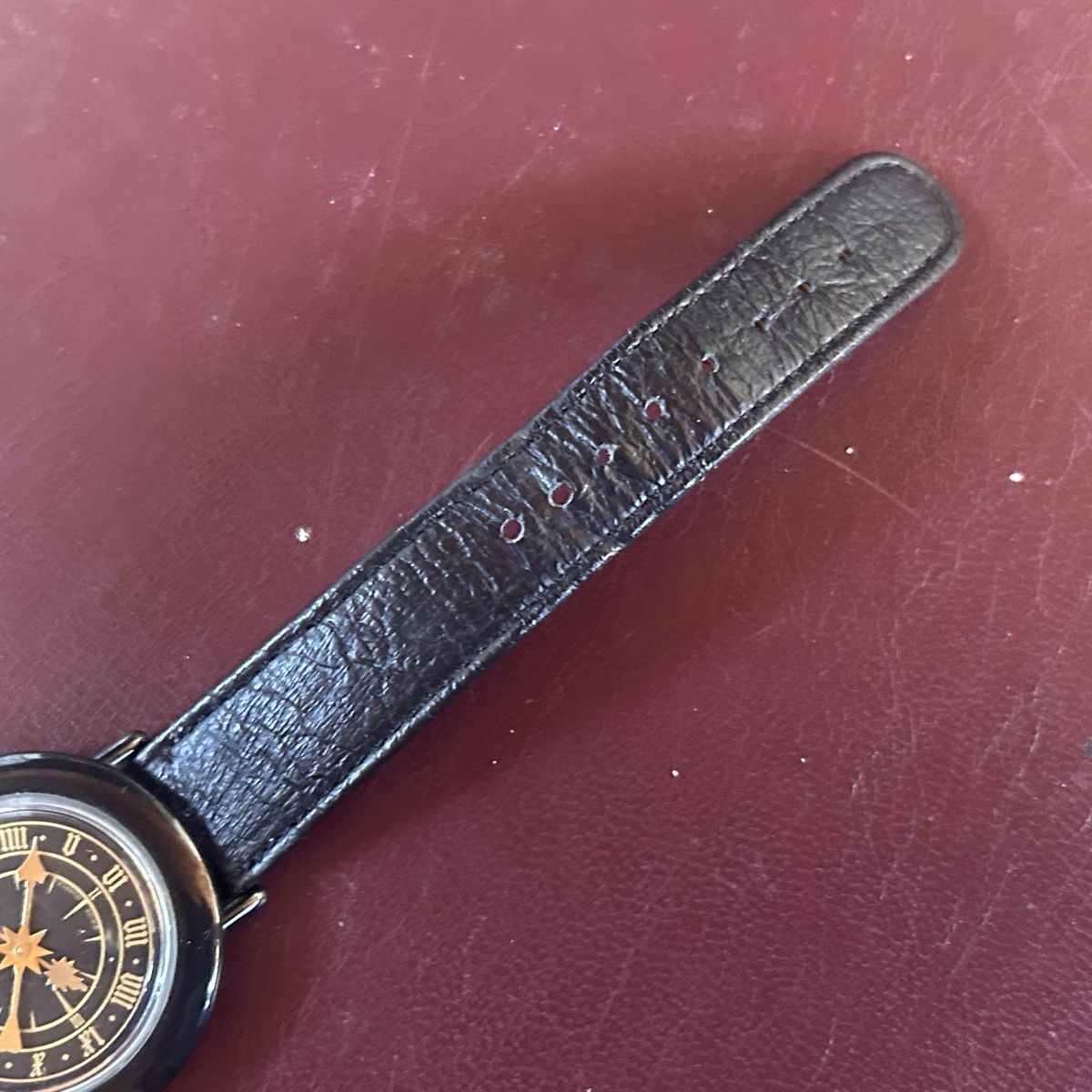 Swiss Orologi: Vintage Armbanduhr schwarz Designer  – Usato da Laufen venduto da Bellavitaboom 6