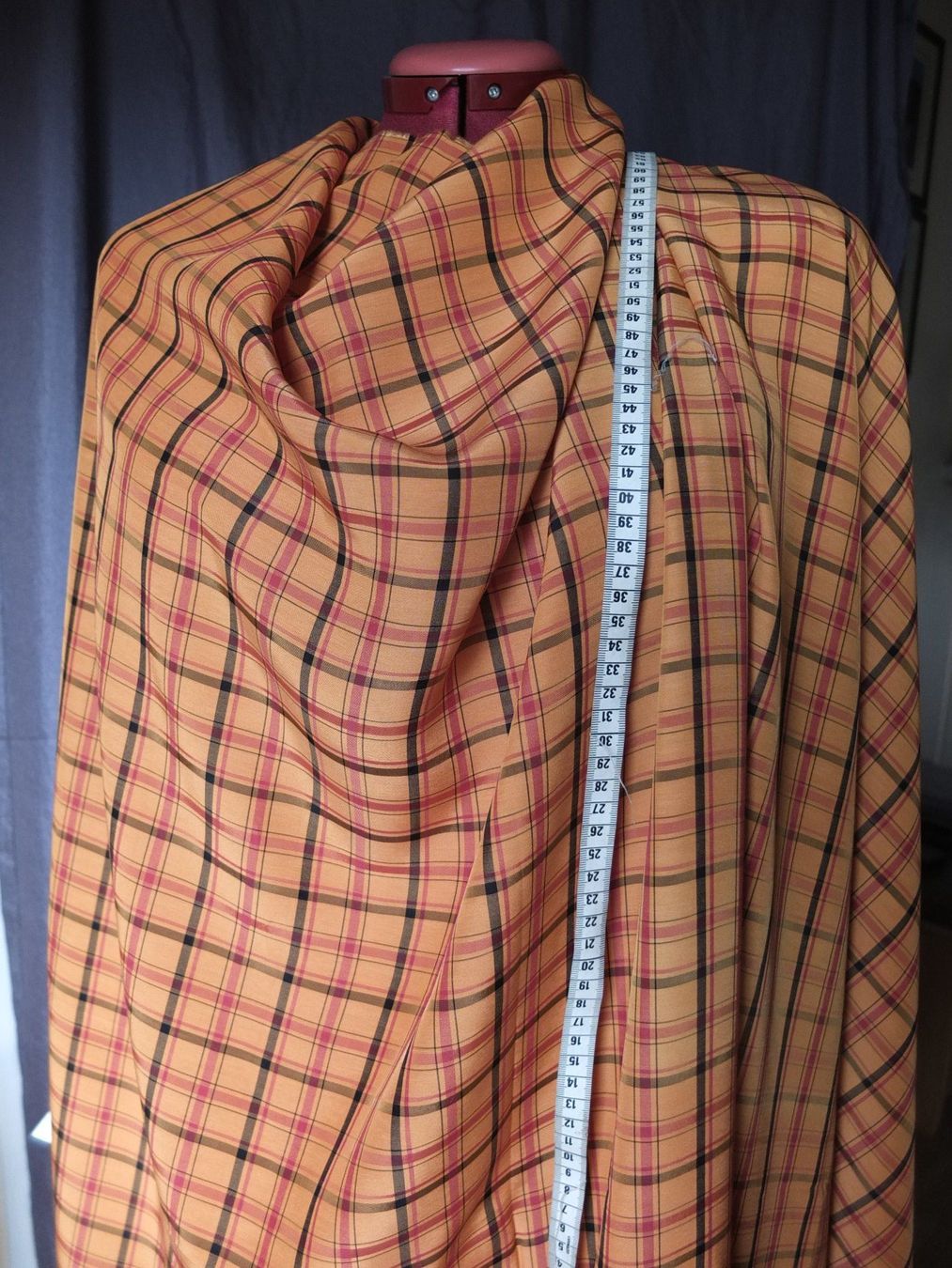 Tessuti: Leichter Stoff 76 Viskose/Polyester Orange Karo B155 L140 – Nuovo (secondo la descrizione) da St. Margrethen SG venduto da Profitboerse