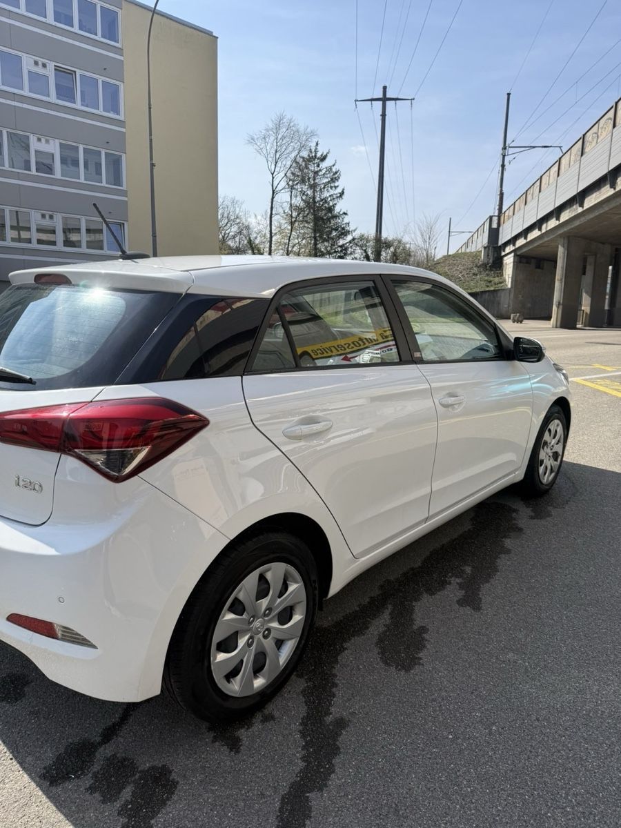 Hyundai Autos: Hyundai i20, 1.4, JG 2017, 129'466km – Neu (gemäss Beschreibung) aus Basel von LUKKY991 1