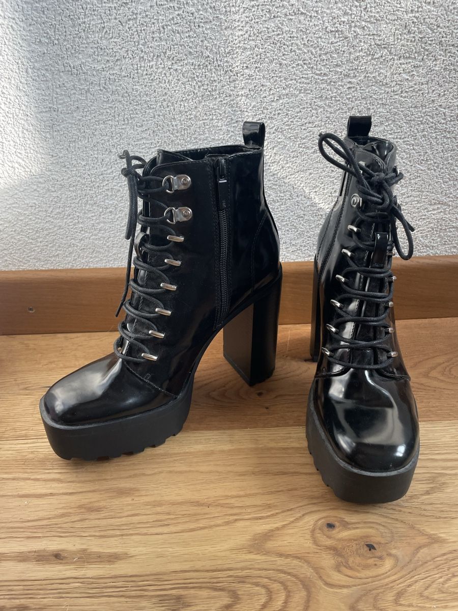 Zara Scarpe da donna: Patent Black Lace Up Platform Boots - Size 39 – Nuovo (secondo la descrizione) da Roche VD venduto da closetcleanse 8