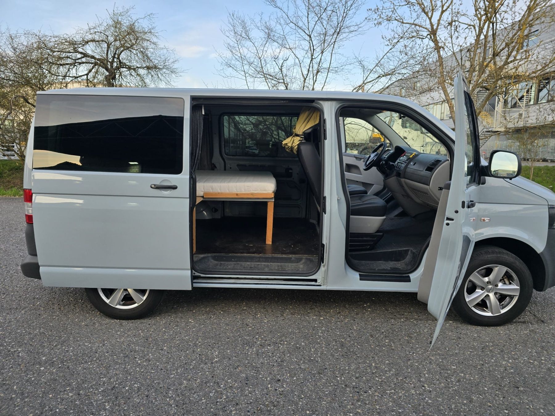 VW Camping Fahrzeuge: Camper VW T5 2.0 TDI 77kw – Gebraucht aus Zürich von libing 2