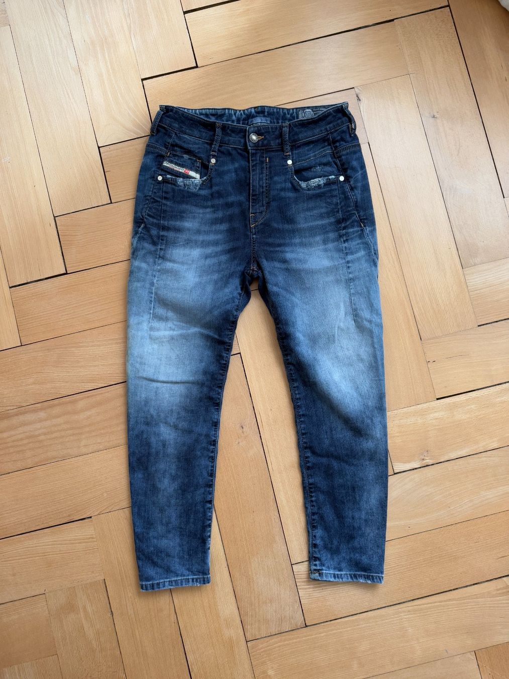 Diesel Jeans: DIESEL - Jeans dunkelblau W26 – Usato da Zürich venduto da Diazaio