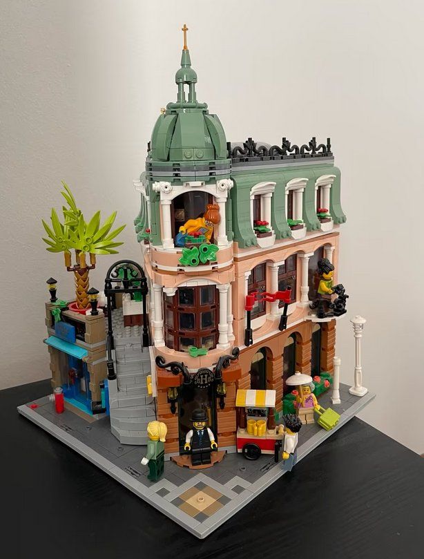 Lego Kit di costruzioni: LEGO Boutique- Hotel  10297 – Usato da Selkingen venduto da Eishase