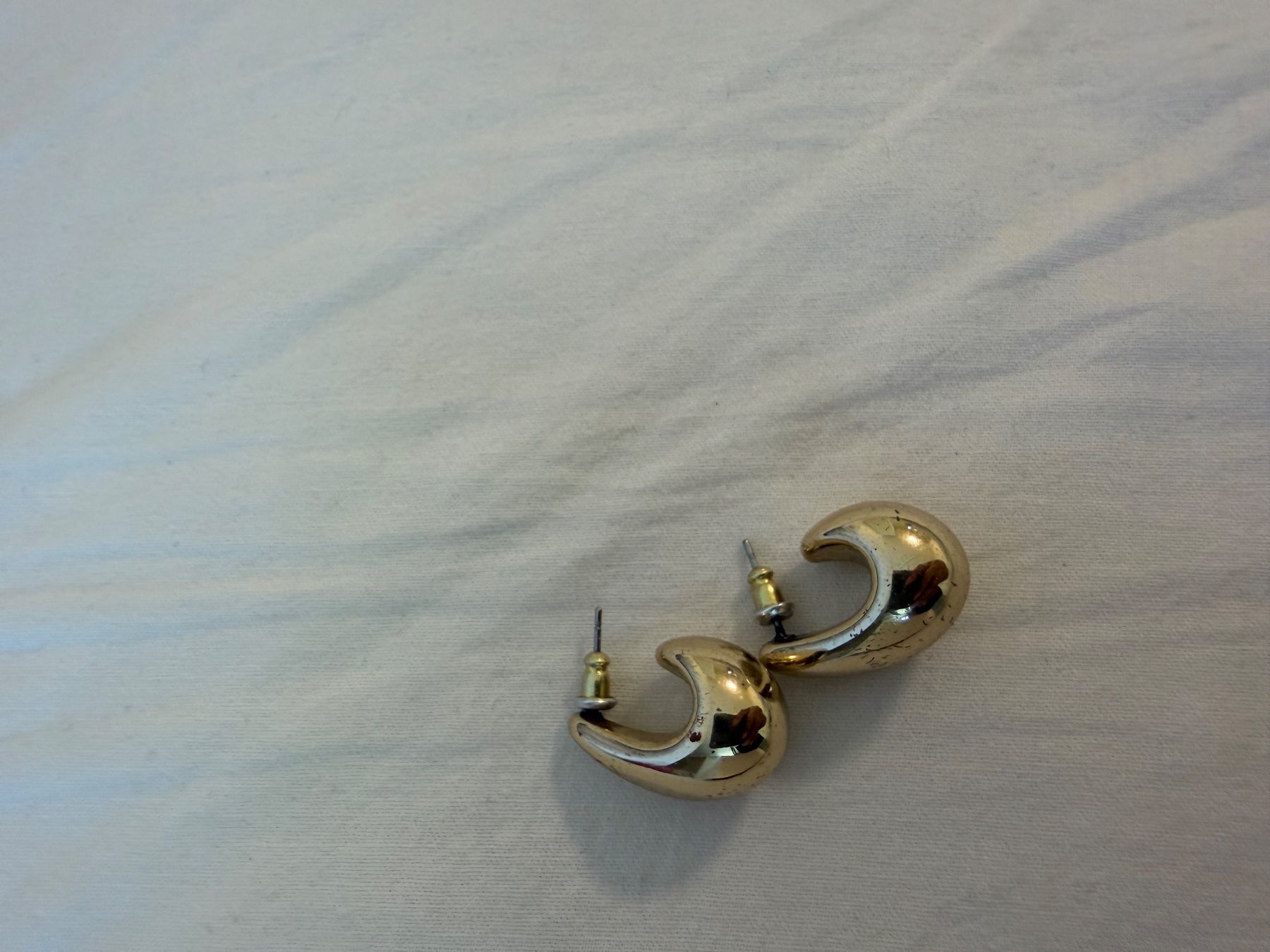 Orecchini pendenti & Orecchini a lobo: Ohrstecker Tropfenform goldfarben – Usato da St. Gallen venduto da kka_l9wg