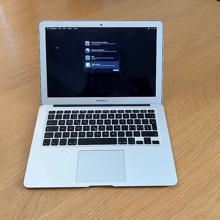 Apple Notebooks: Apple MacBook Air 2015 – Gebraucht aus Vevey von Fgrin