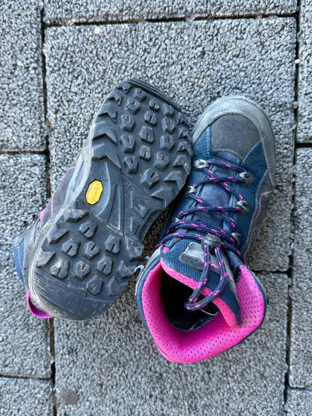 Lowa Chaussures filles: Wanderschuhe Gr. 33 – D'occasion à Buttwil par Judithk79 1