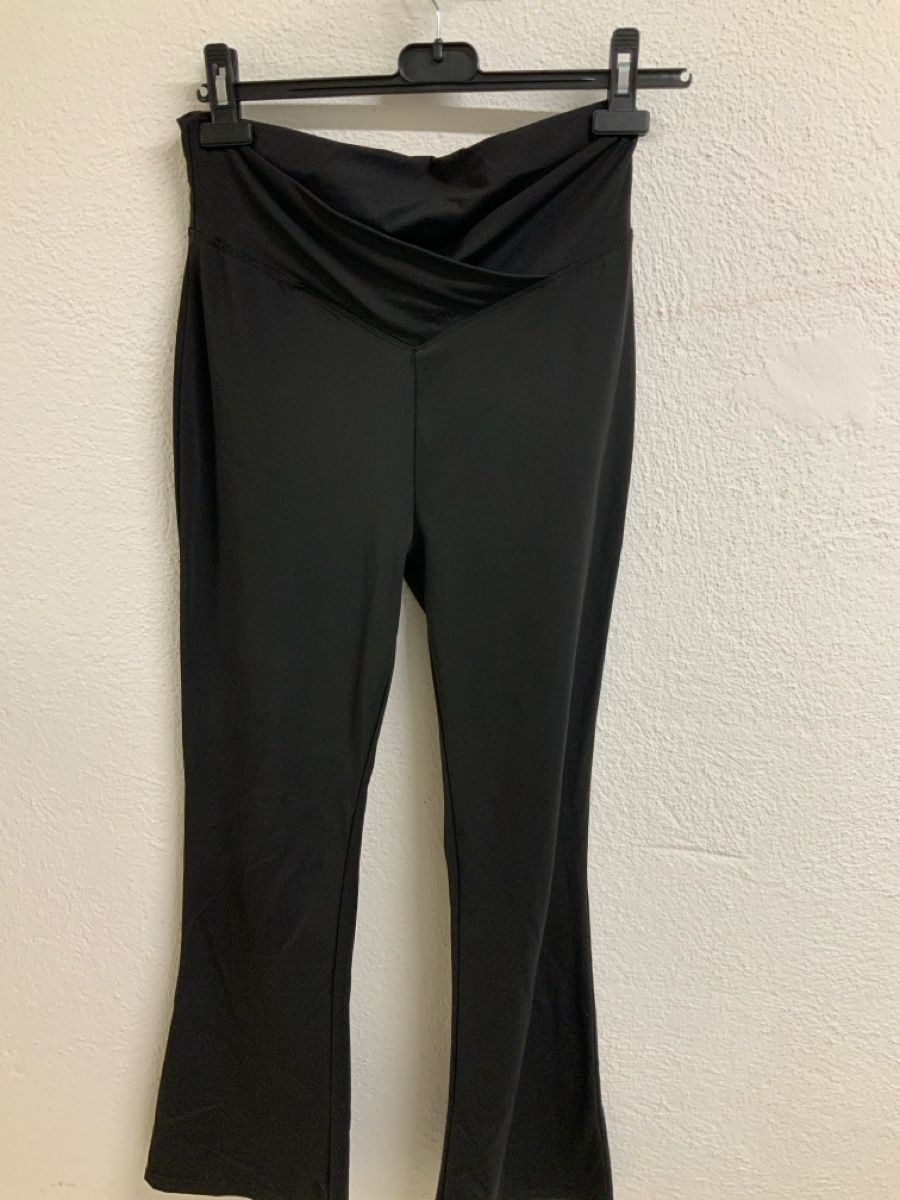 Hosen: Hosen schwarz Grösse L  – Gebraucht aus Wallisellen von AS.TZ. 1