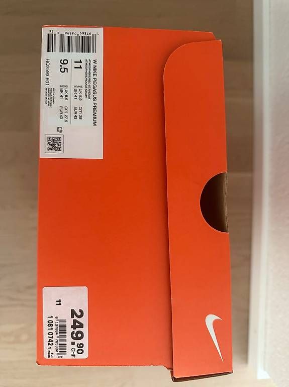 Nike Scarpe da donna: Chaussures de course nike – Nuovo (secondo la descrizione) da Sion venduto da nao_2cg5 3