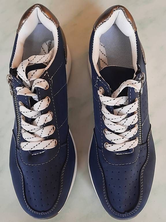 Damenschuhe: SNEACKER  NR 35  Low – Gebraucht aus Giubiasco von risi012 1