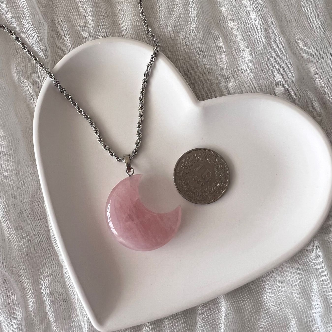Ciondoli: Pendentif lune en quartz rose – Nuovo e nell'imballaggio originale da Pully venduto da sunaddict 1