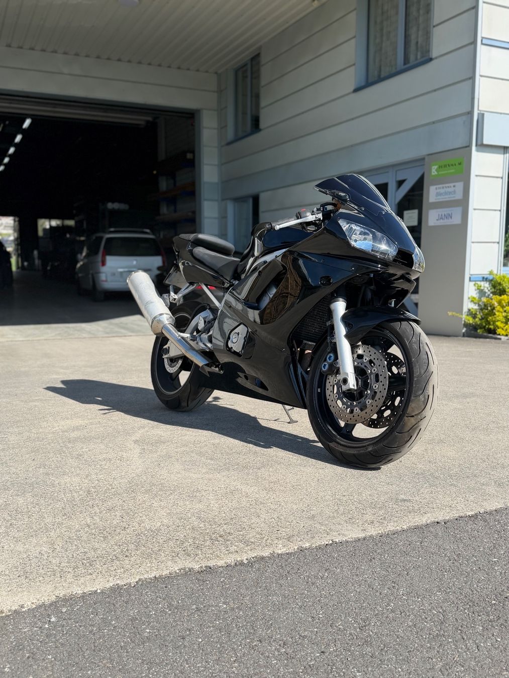 Yamaha Strada: Yamaha R6 – Usato da Marbach SG venduto da Fordfocusst2002