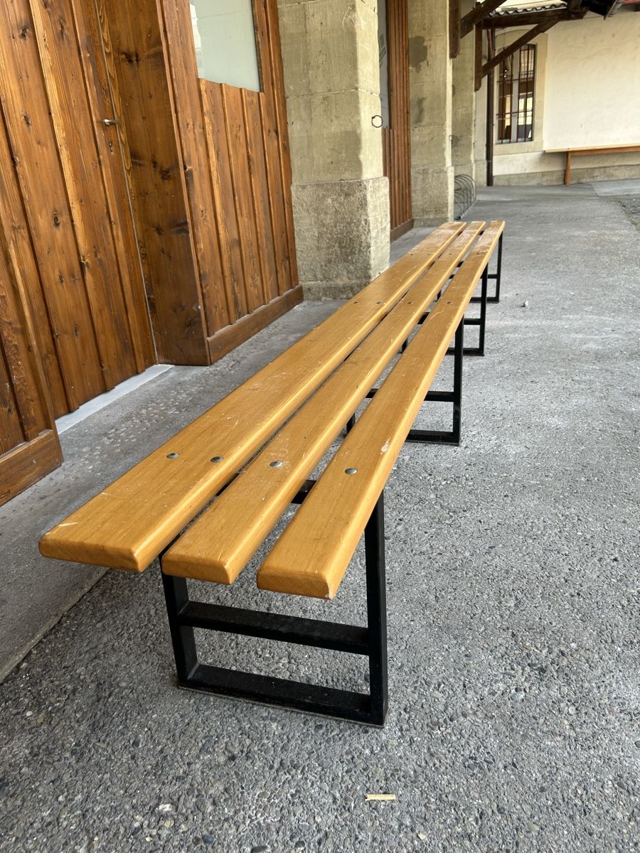 Bänke: Banc XXL en bois, – Gebraucht aus Thierrens von Bigla 2