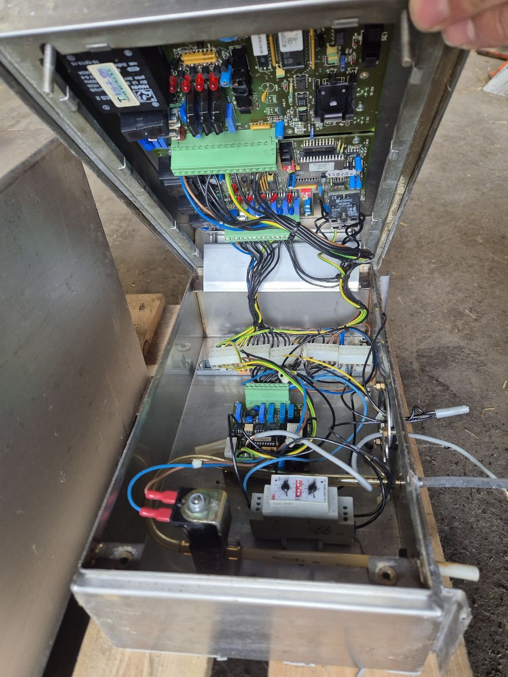 Tecnica di mungitura: Mecotronic Control Box Waschturm Milchtank – Usato da Langrickenbach venduto da LANGENEGGER_FARMS 1