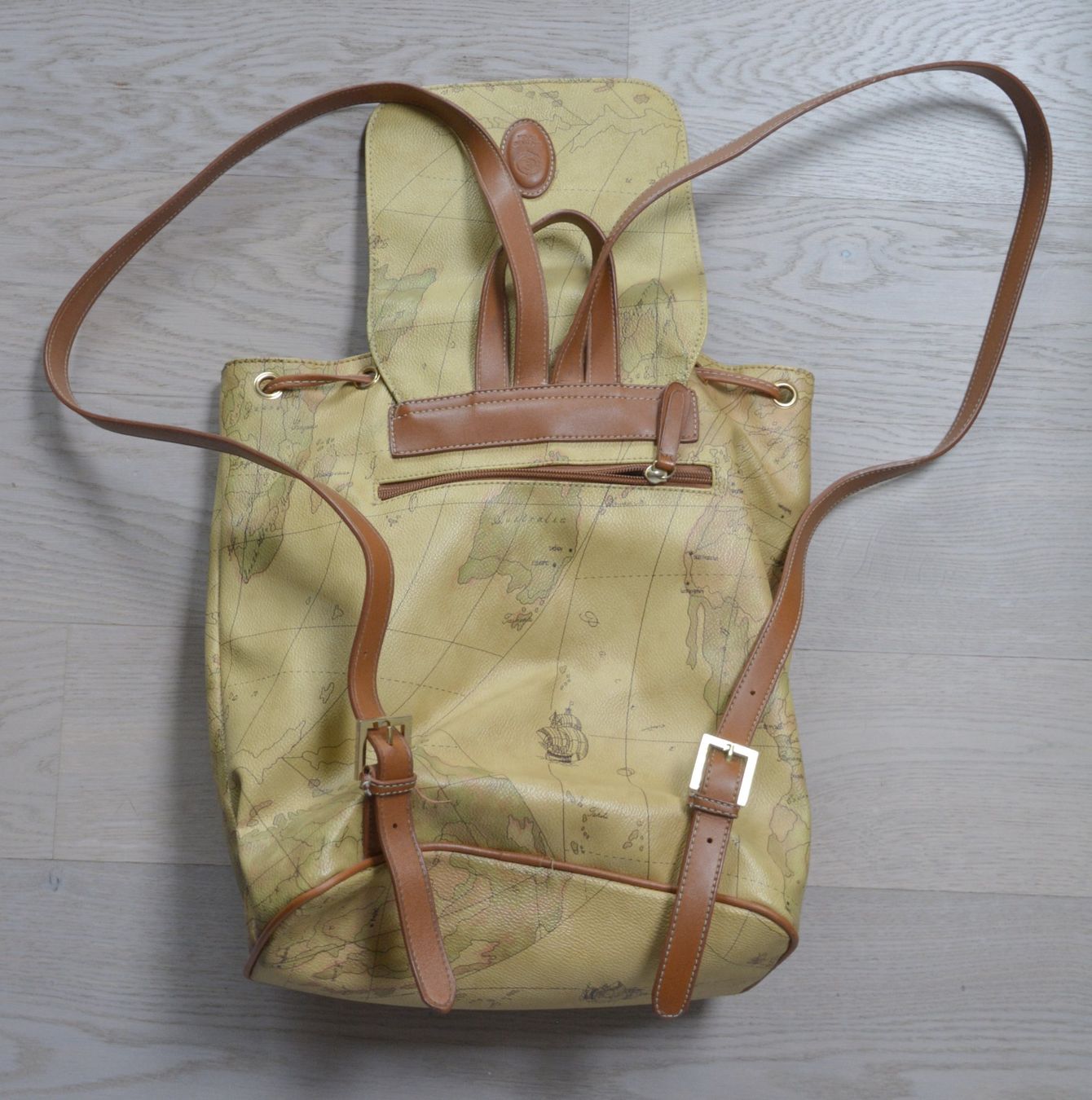 Zaini: Rucksack mit Landkarten Motiv – Usato da Niederhasli venduto da littledrop 1