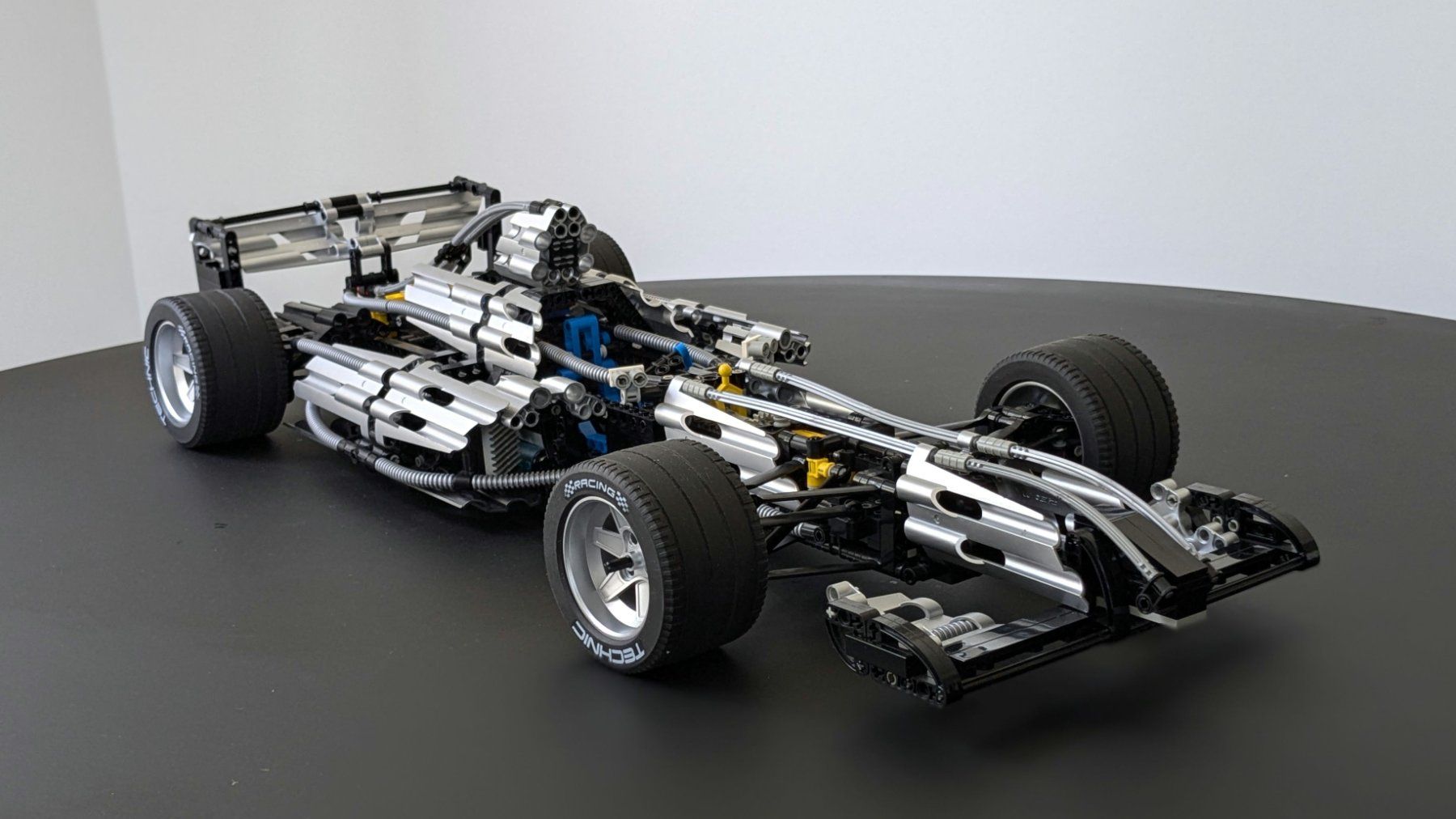 Lego Kit di costruzioni: LEGO TECHNIC 8458 - Silver Champion (2000) - – Usato da lausanne venduto da searno 2