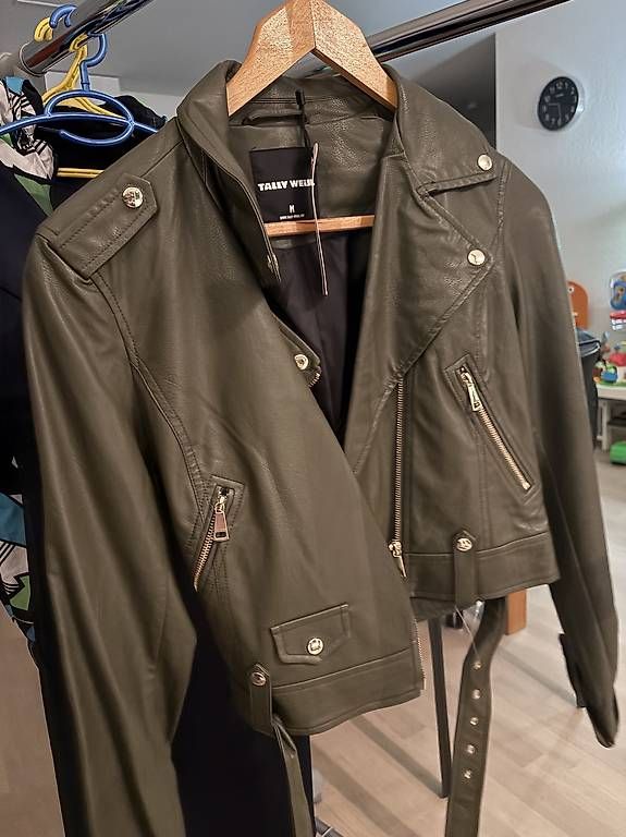 Tally Weijl Giacche: Damen Kunstleder Jacke – Usato da Höri venduto da Peatch77