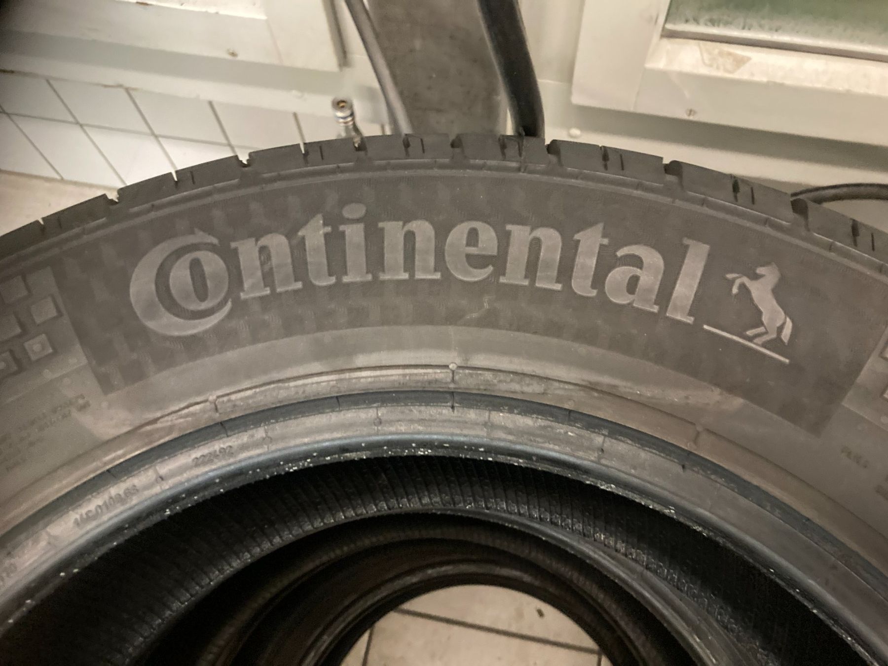 Continental Pneus & Kompletträder: 215/65R16 C Sommerpneu C Continental – Neu und originalverpackt aus Cham von WB2223 1