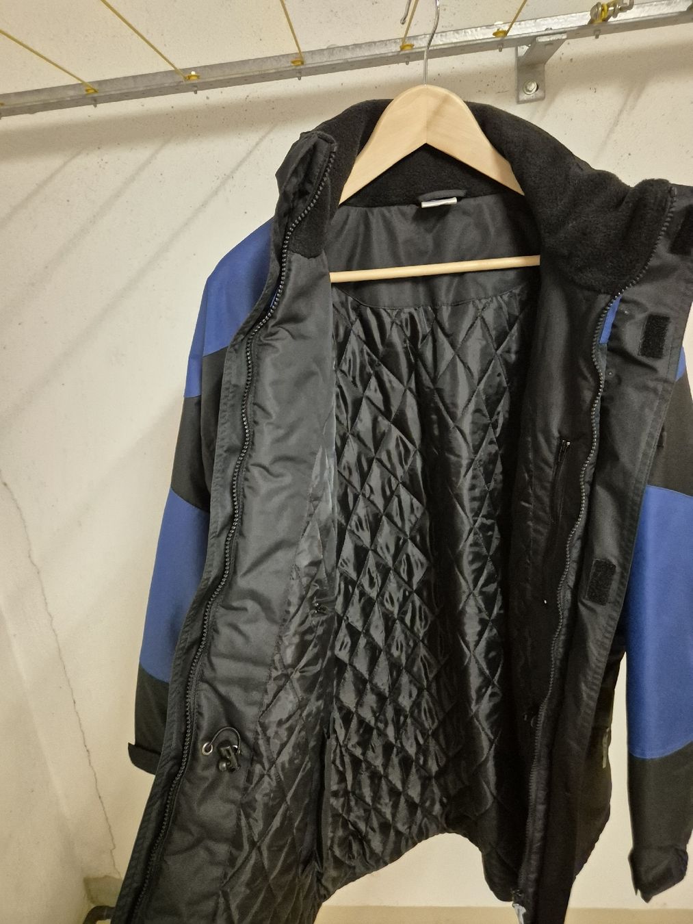 Jacken: Alex Winterjacke schwarz/blau – Gebraucht aus Männedorf von Frangi_15 2