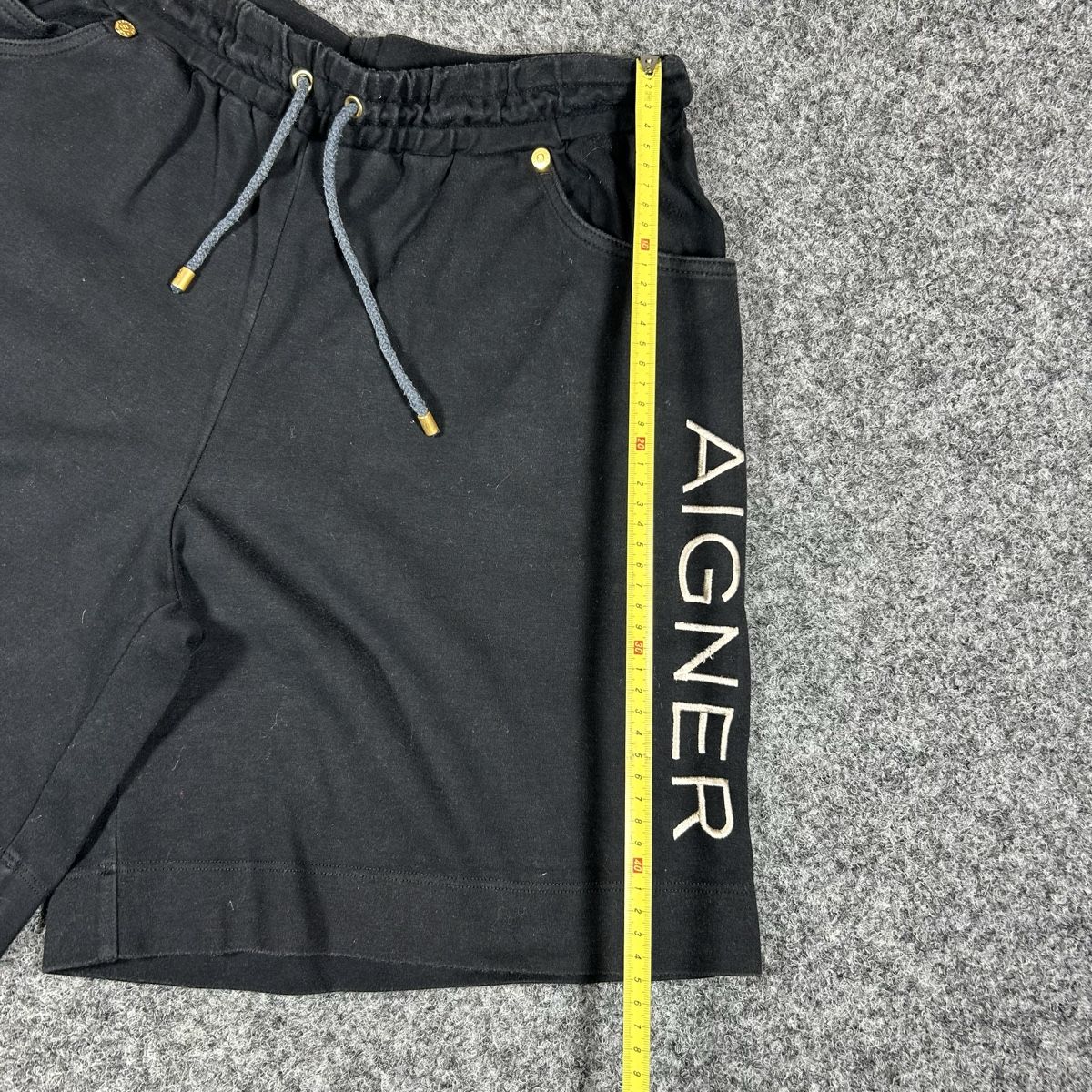 Aigner Pantaloni: AIGNER short Women 40 – Usato da La Sagne NE venduto da Matlasape 2