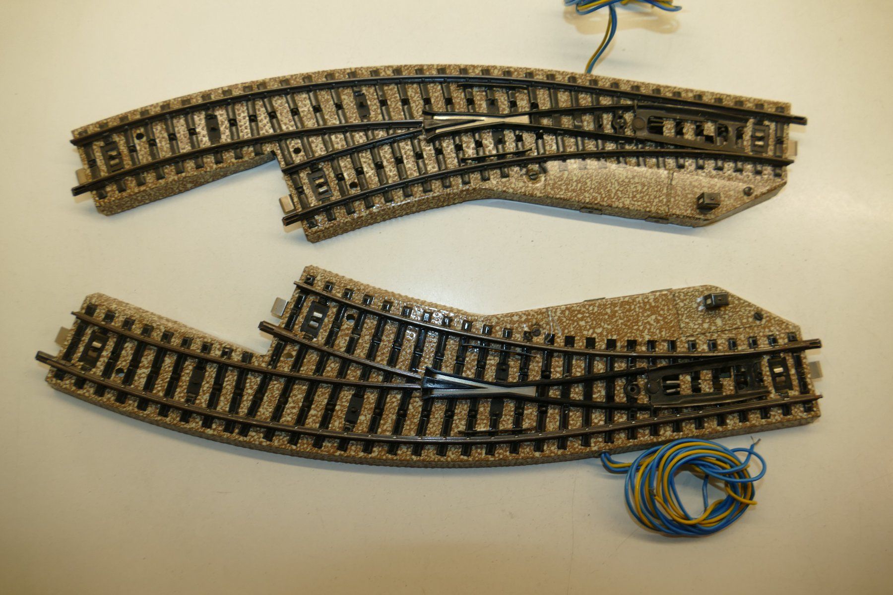 Märklin Modellini di ferrovie: Märklin H0: M-Bogenweichenpaar Einheit 4 – Usato da Niederhasli venduto da rail-duerst 1
