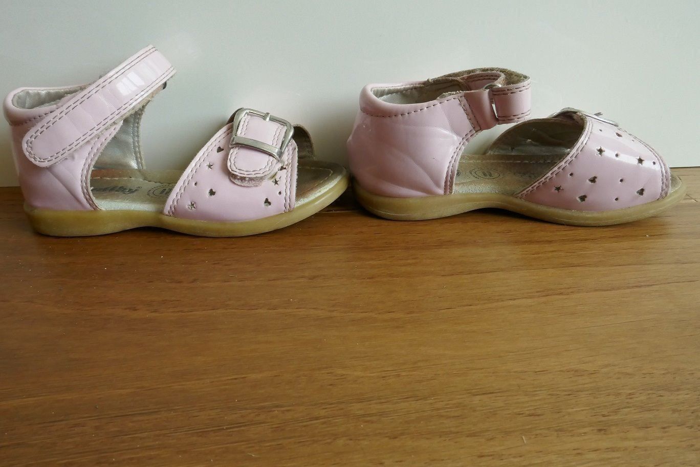 Scarpe per ragazze: Schmucke rosa Sandalen, Gr. 24 – Usato da Horgen venduto da Feli39 1