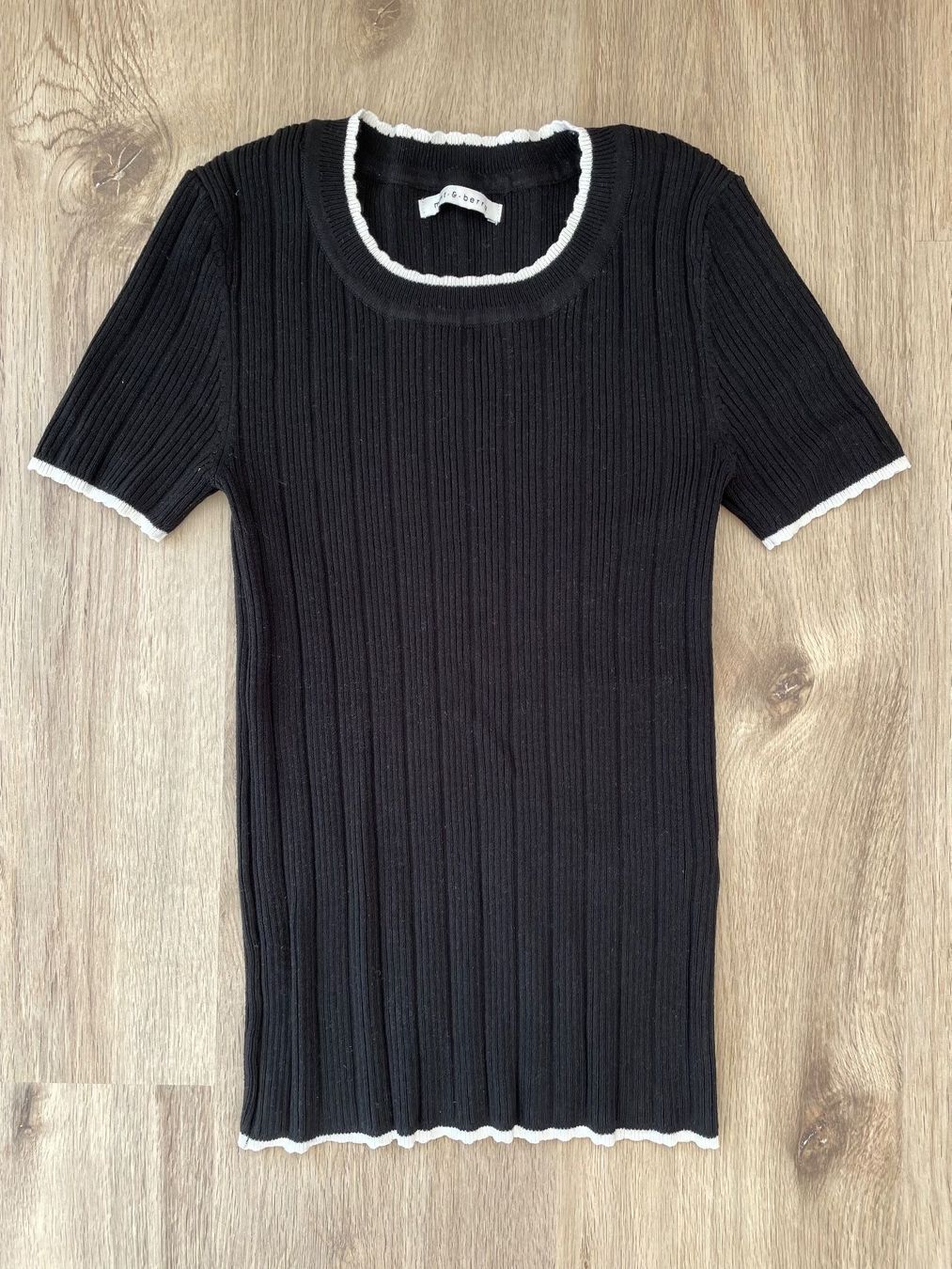 T-shirt: Schwarzes Shirt (38) – Usato da Glattpark(Opfikon) venduto da AydenM