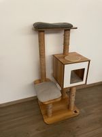 Arbre à chat design en bois avec niche et coussins