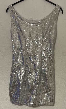 Silbernes Paillettenkleid - perfekt für die Party Gr. S