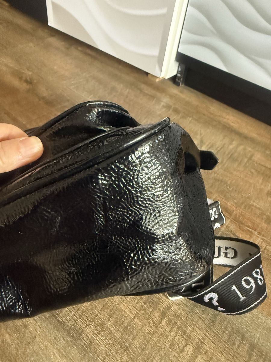 Guess Rucksäcke: Rucksack Guess Lack Schwarz Damen – Gebraucht aus Lachen SZ von zsucard 4