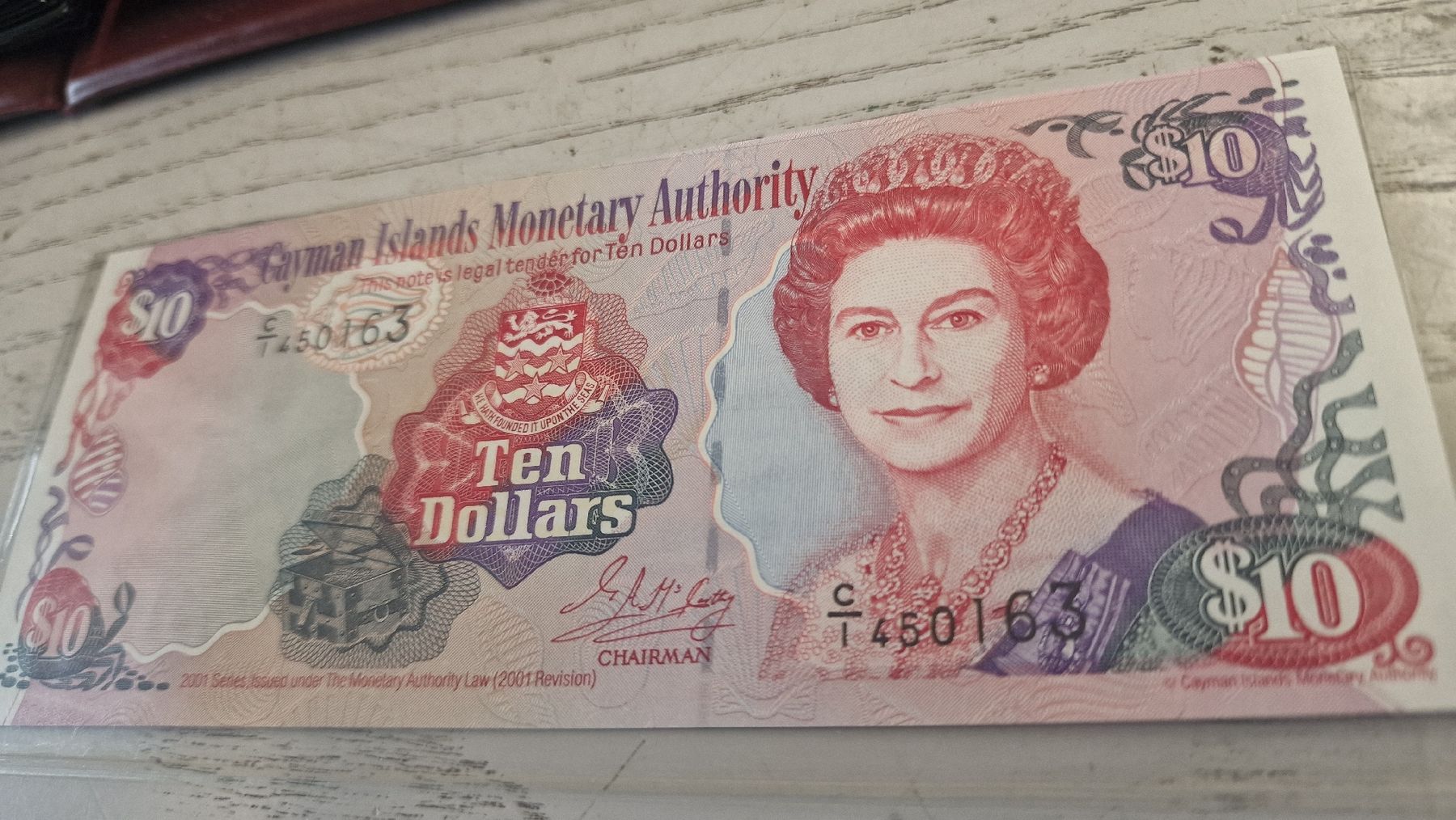 Banconote: Cayman Islands 10 Dollar Noten 2001 Revision  – Nuovo e nell'imballaggio originale da Herisau venduto da Antiques.AR