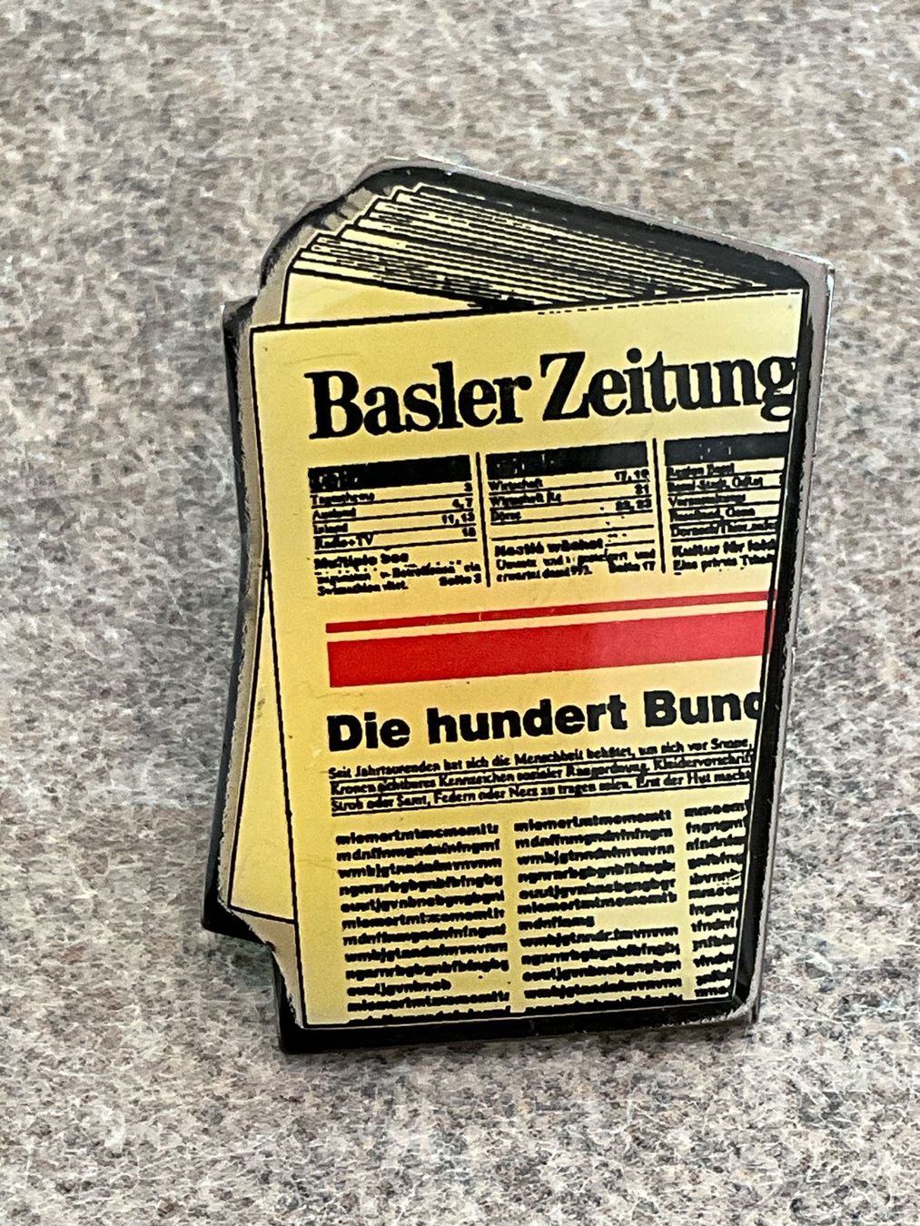 Placchette & Badge: 1 Pin Basler Zeitung – Usato da Basel venduto da Genie2