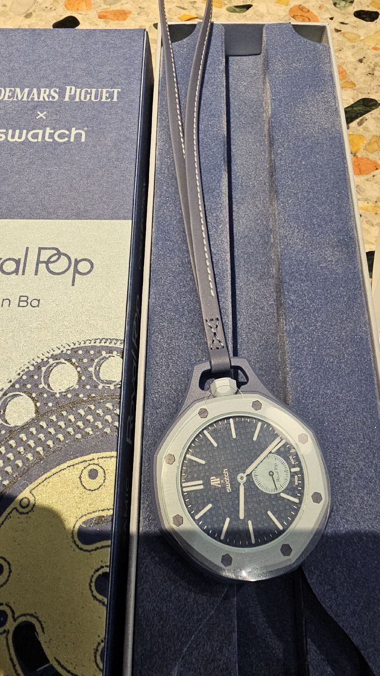 Swatch Montres: Royal Pop x Swatch ( LAN BA) 🩵💙🩵 avec facture 🩵💙🩵 – Neuf avec emballage d'origine à Gümligen par Badr3073 4