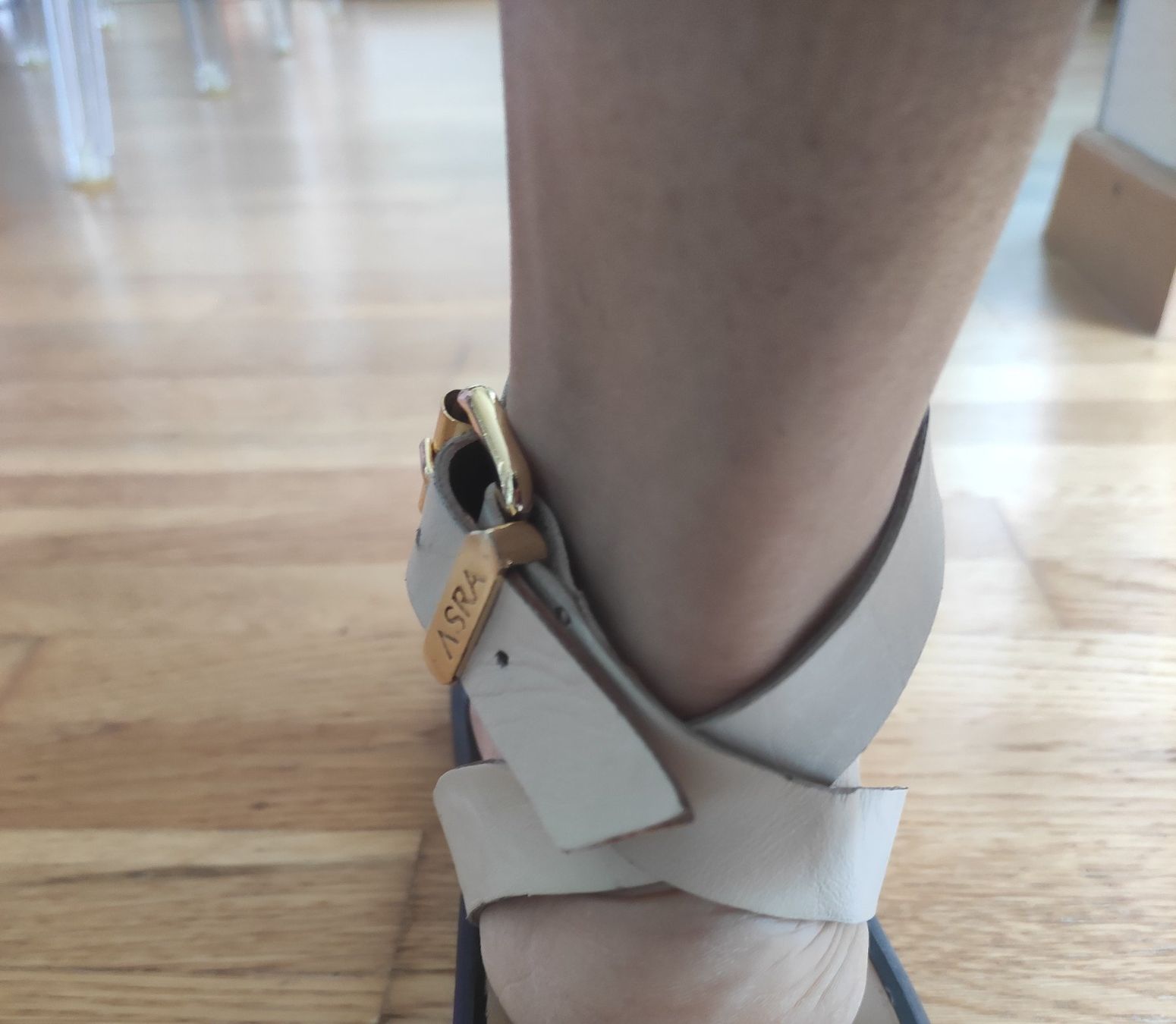Scarpe da donna: Sandale weiss Gr.39 von ASRA – Nuovo (secondo la descrizione) da Schliern b. Köniz venduto da Pecannut 8