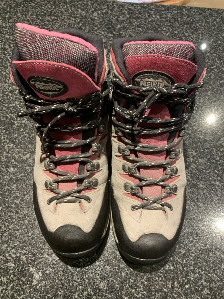 Meindl Damenschuhe: Meindl Wanderschuh grösse 39,5 – Gebraucht aus Oberstocken von Janu88