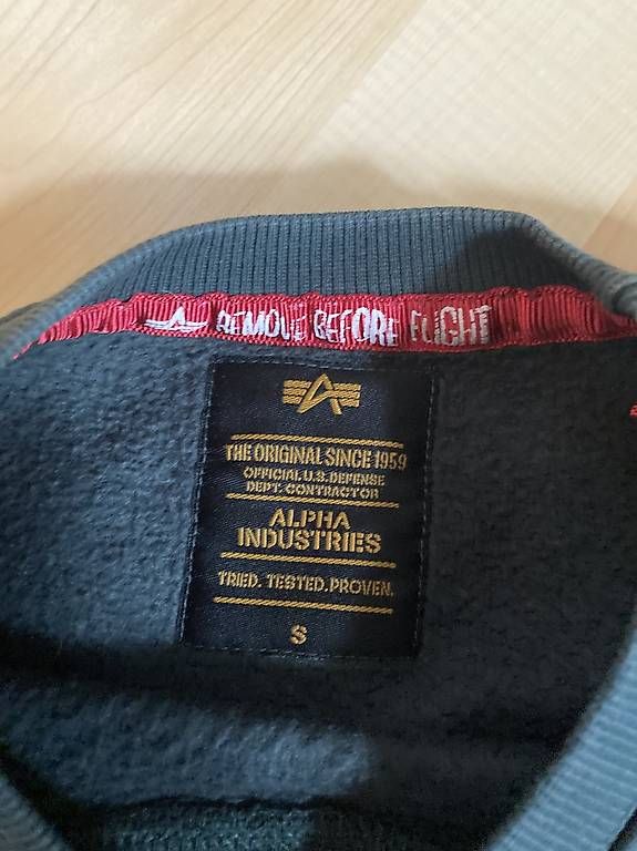 Pullover & Sweatshirts: Alpha Industrie Pullover – Gebraucht aus Villigen von Manometer 1